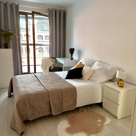 A85 Centre, Free Parking Varsovie